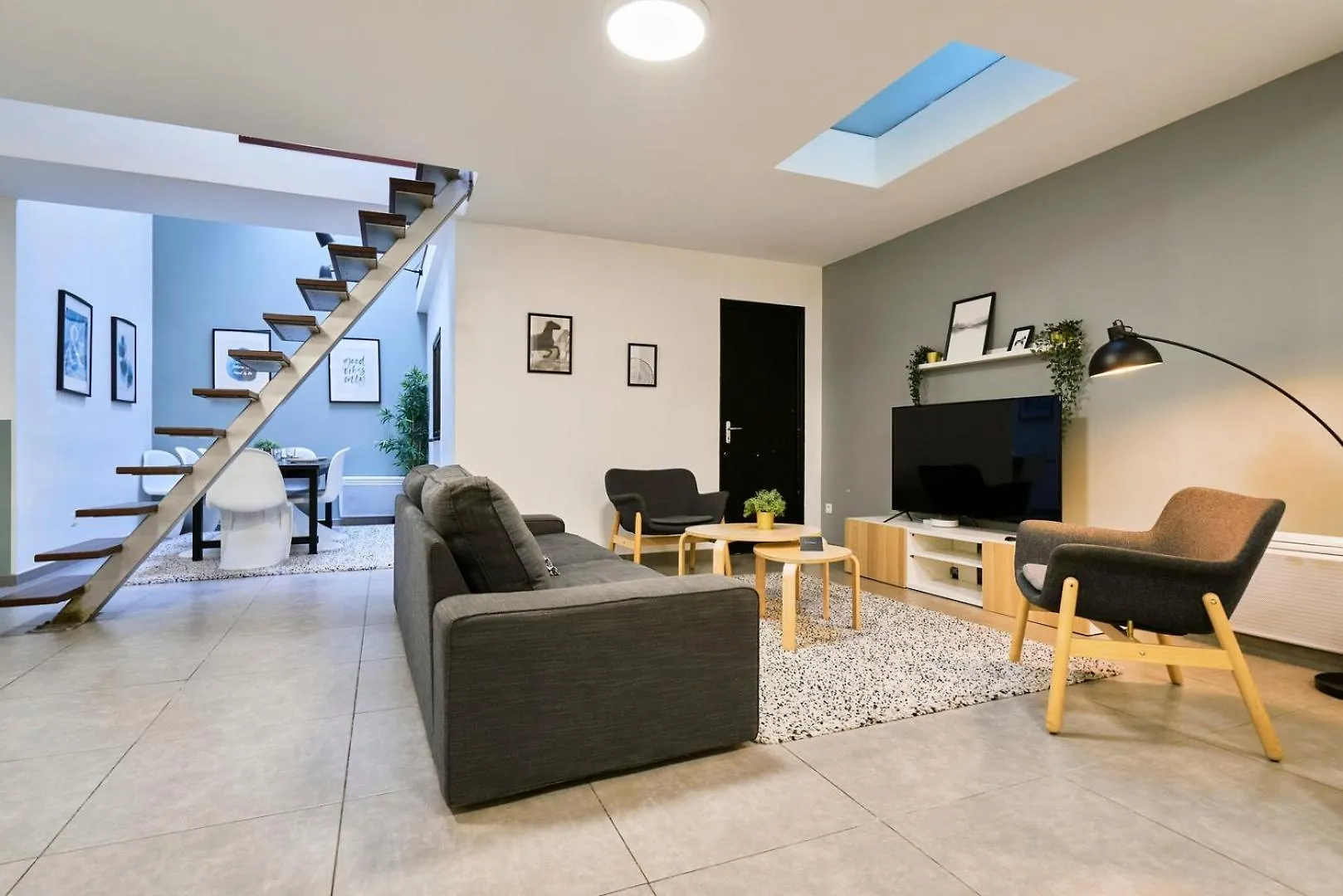 4 Bedroom Apartment With Parking ! Lille