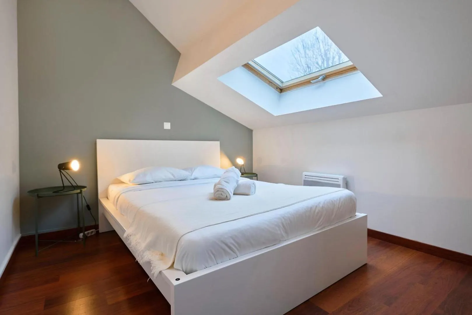 4 Bedroom Apartment With Parking ! Lille