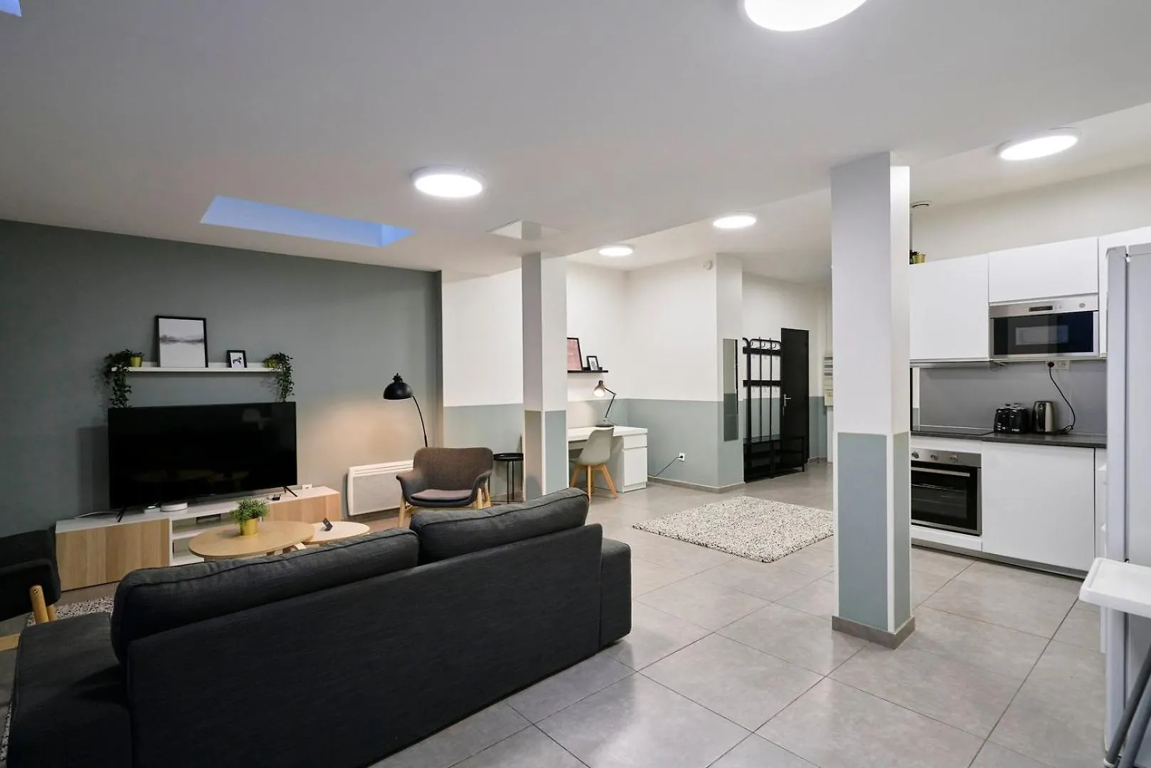 4 Bedroom Apartment With Parking ! Lille