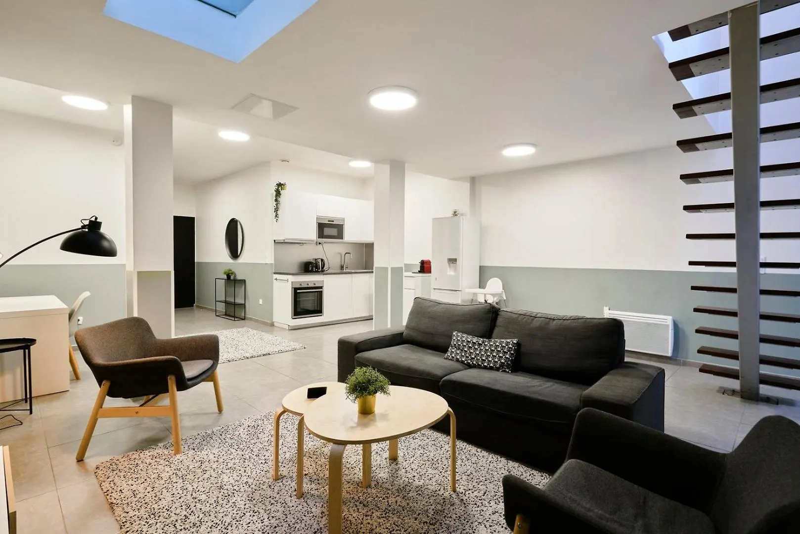 4 Bedroom Apartment With Parking ! Lille