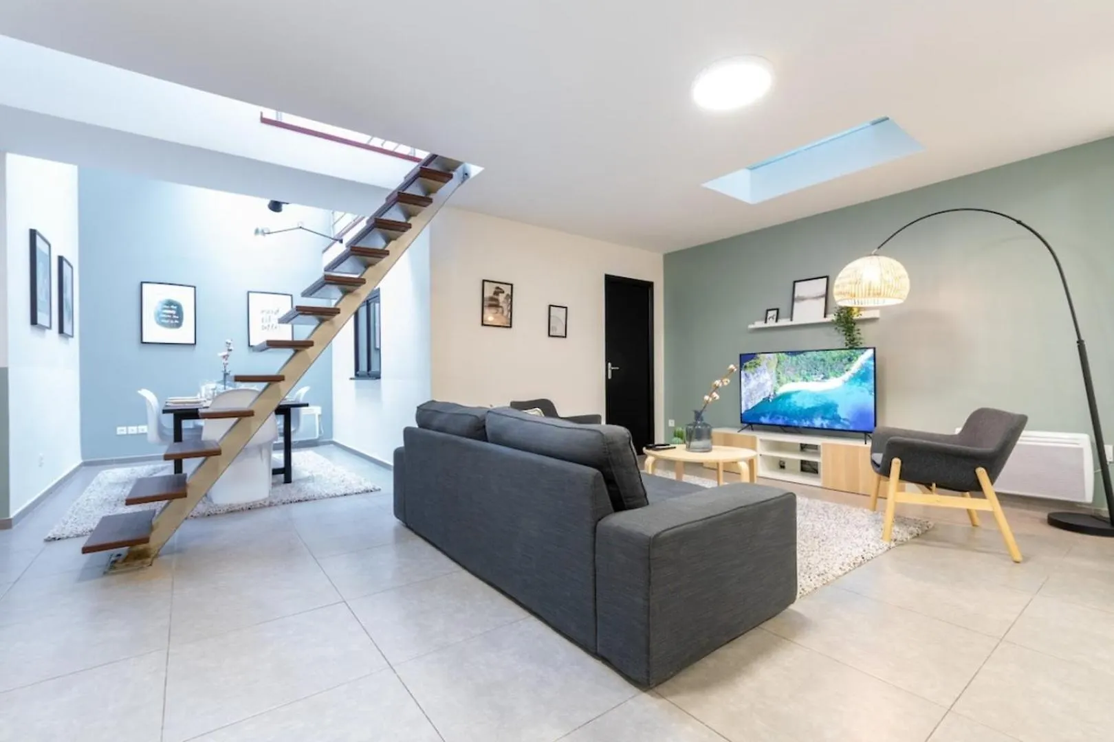 4 Bedroom Apartment With Parking ! Lille