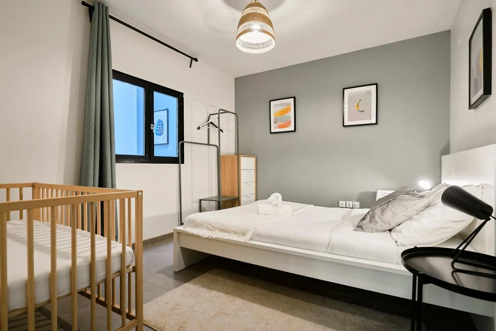 4 Bedroom Apartment With Parking ! Λιλ