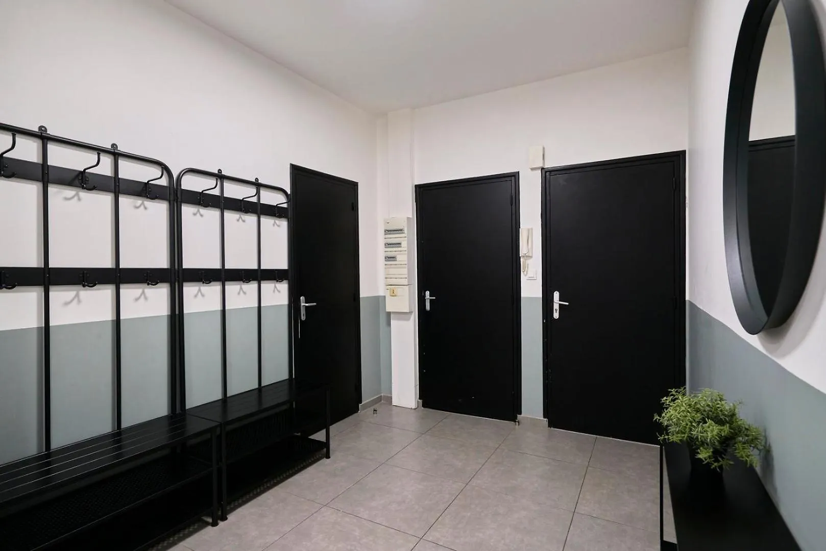 4 Bedroom Apartment With Parking ! Λιλ