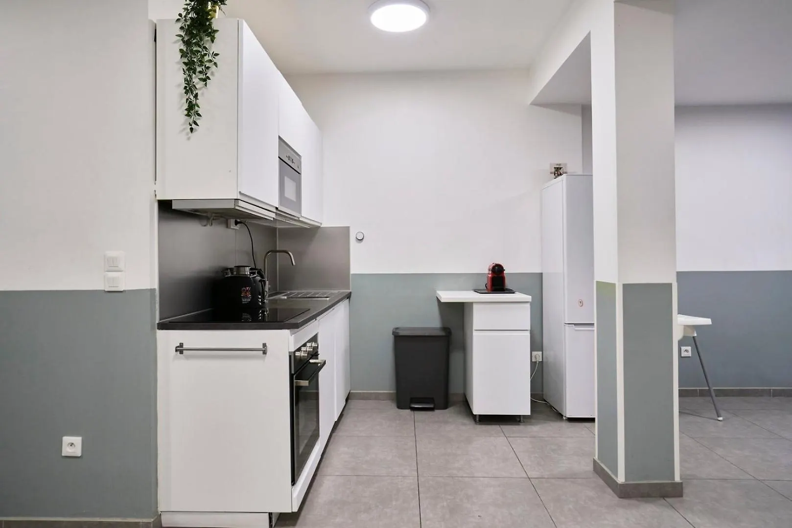 4 Bedroom Apartment With Parking ! Λιλ