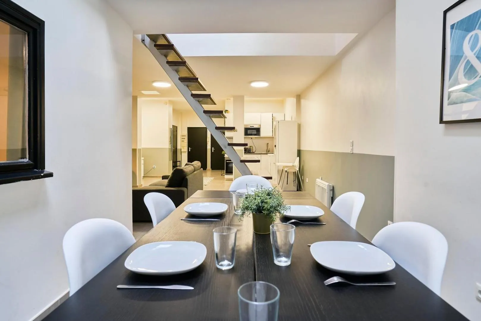 4 Bedroom Apartment With Parking ! Λιλ