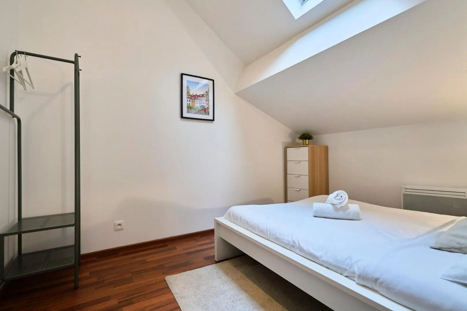 4 Bedroom Apartment With Parking ! Λιλ