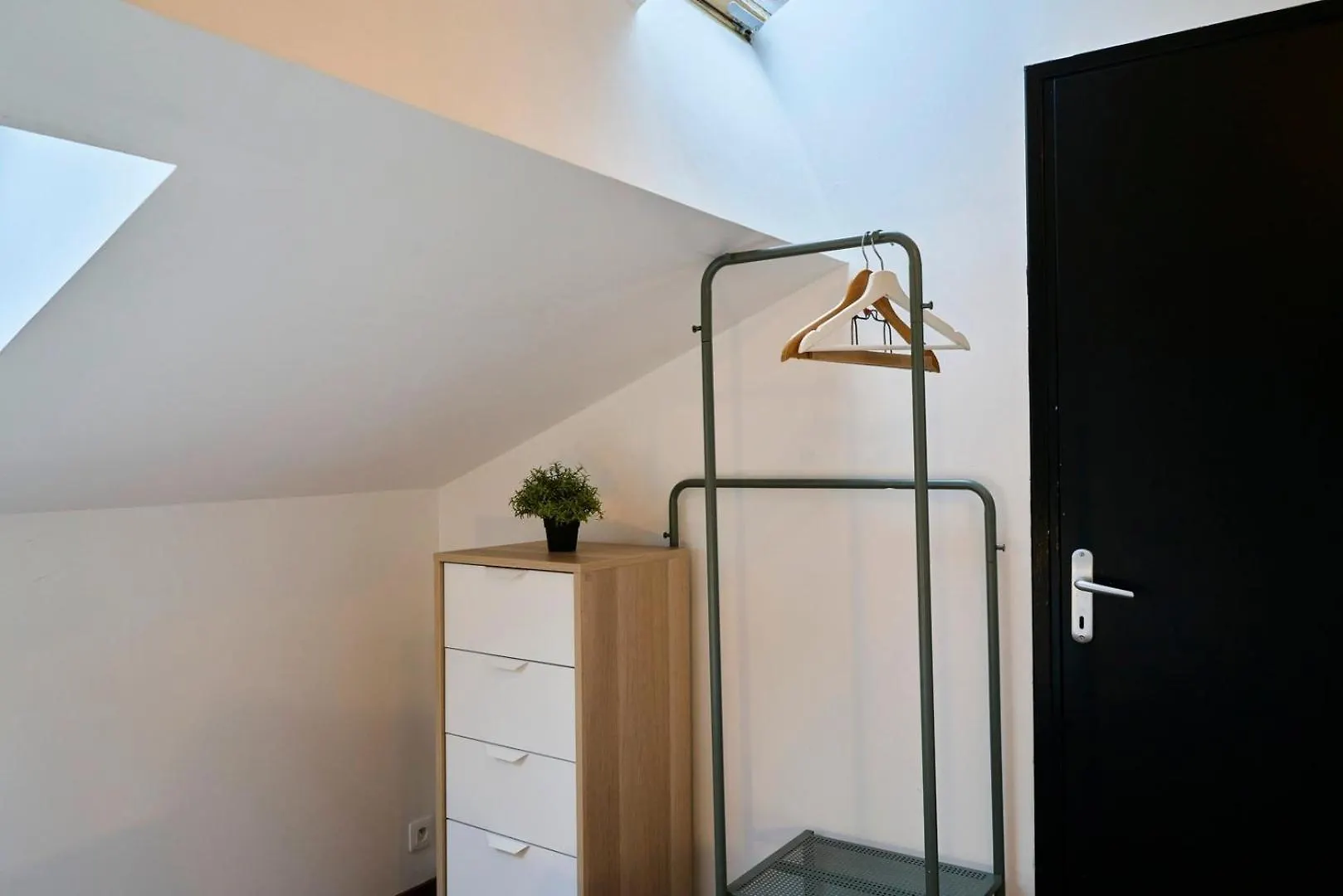 4 Bedroom Apartment With Parking ! Lille