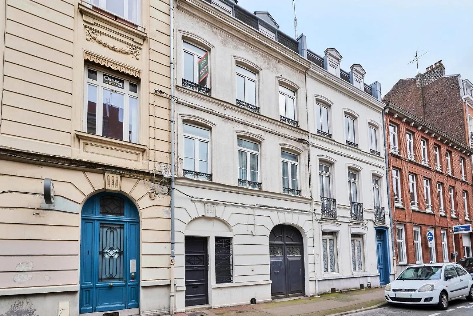 4 Bedroom Apartment With Parking ! Λιλ
